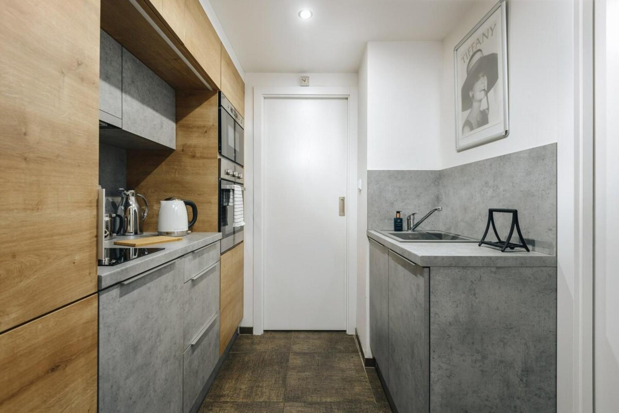 Cozy & Comfortable Apt Walking Anywhere You Want Sen Praga Exterior foto