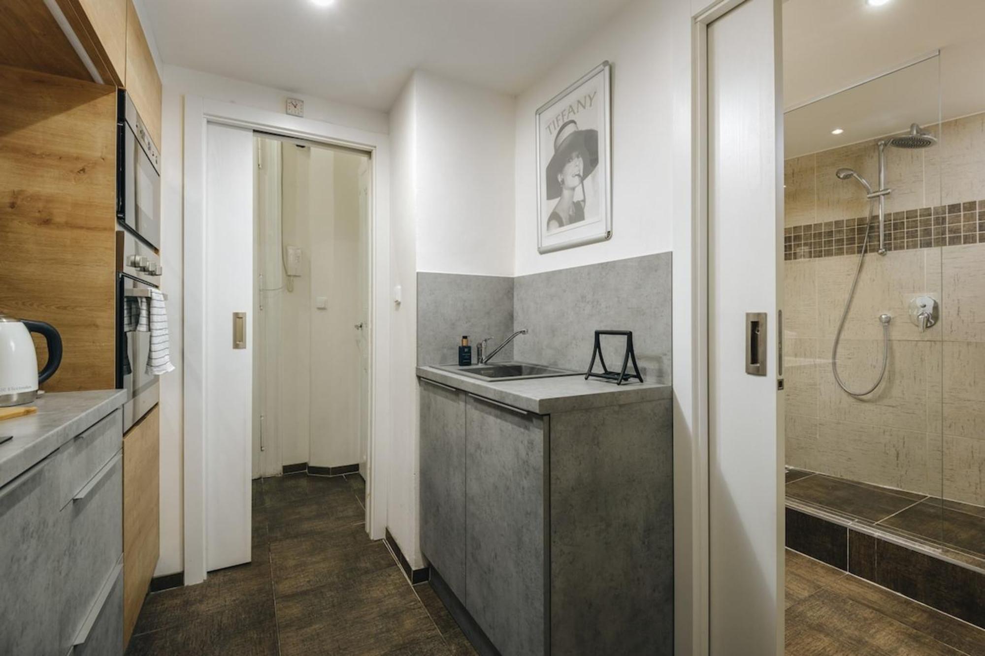 Cozy & Comfortable Apt Walking Anywhere You Want Sen Praga Exterior foto
