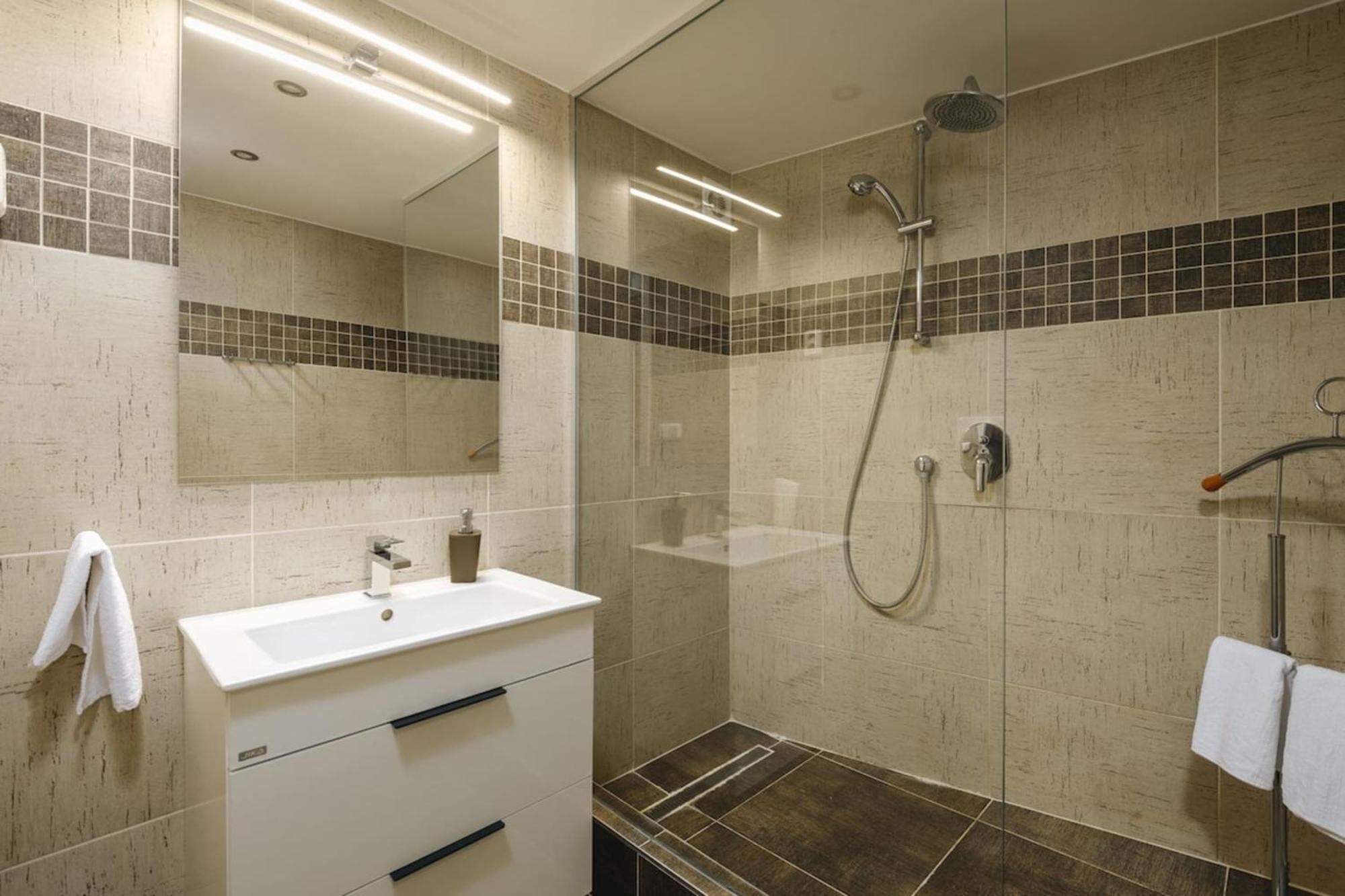 Cozy & Comfortable Apt Walking Anywhere You Want Sen Praga Exterior foto