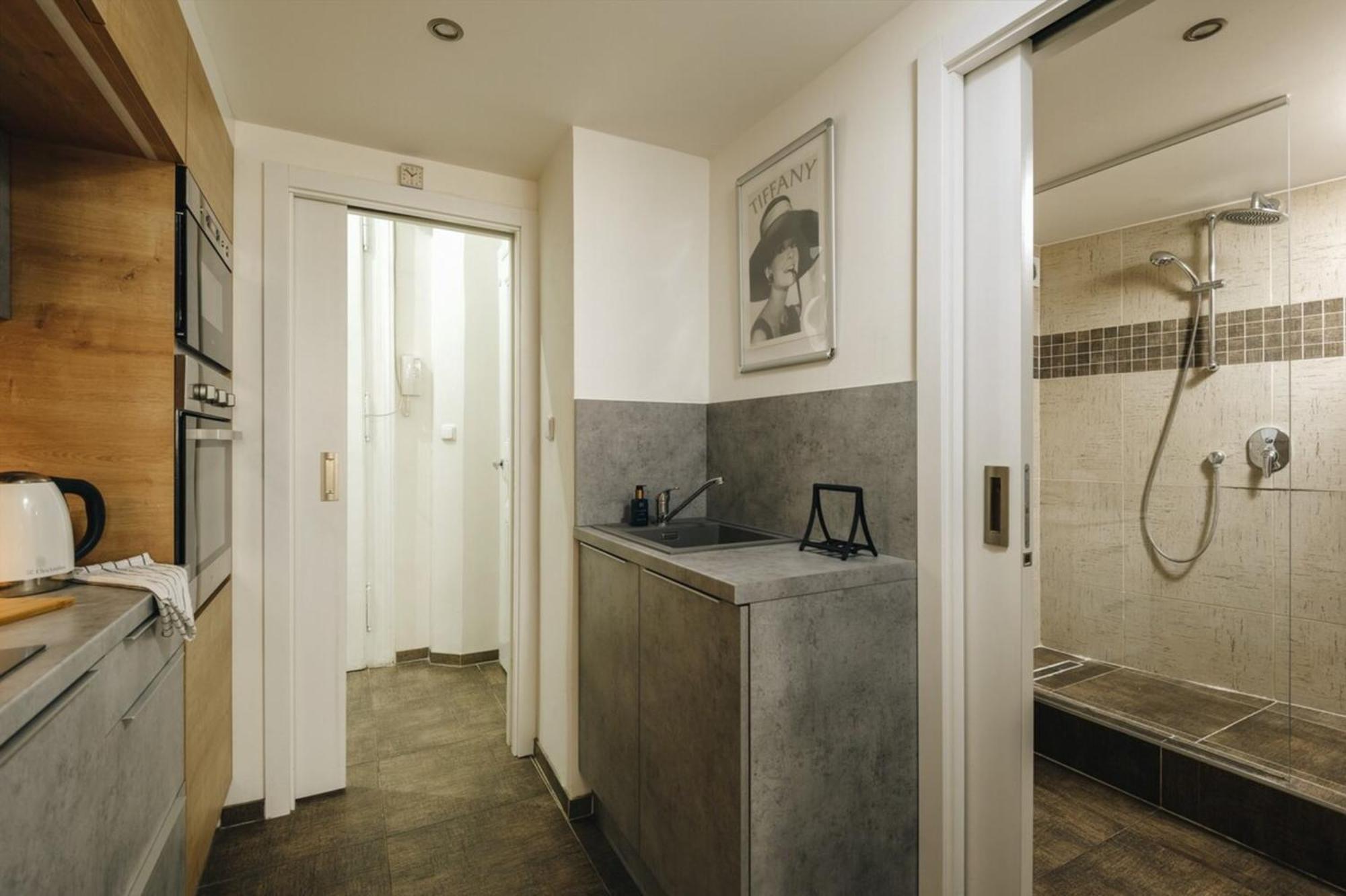 Cozy & Comfortable Apt Walking Anywhere You Want Sen Praga Exterior foto